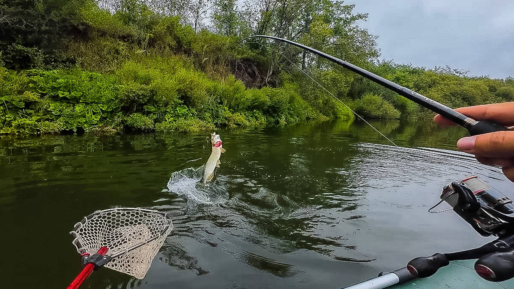 Эта Простая рыбалка доступна каждому, наловить мешок без проблем Спиннинг в конце лета [Пора ловить]<br />
